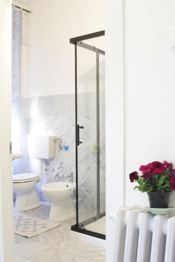 Villa Chiara Affitta Camere 카라라 외부 사진