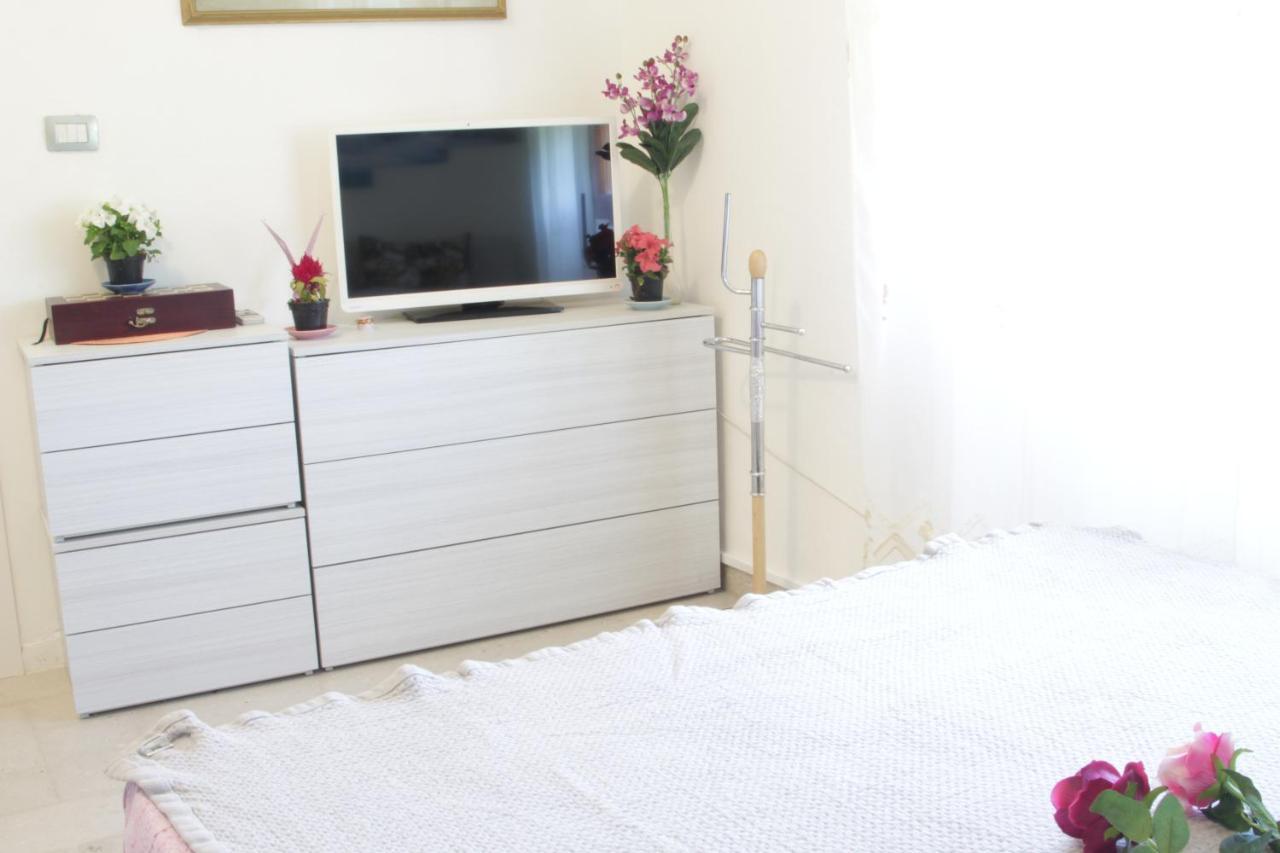 Villa Chiara Affitta Camere 카라라 외부 사진