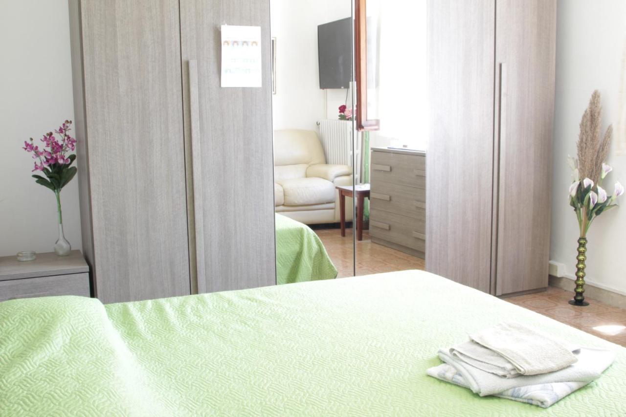 Villa Chiara Affitta Camere 카라라 외부 사진