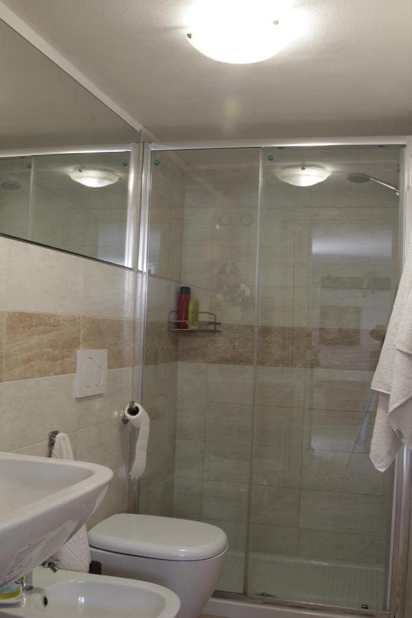 Villa Chiara Affitta Camere 카라라 외부 사진